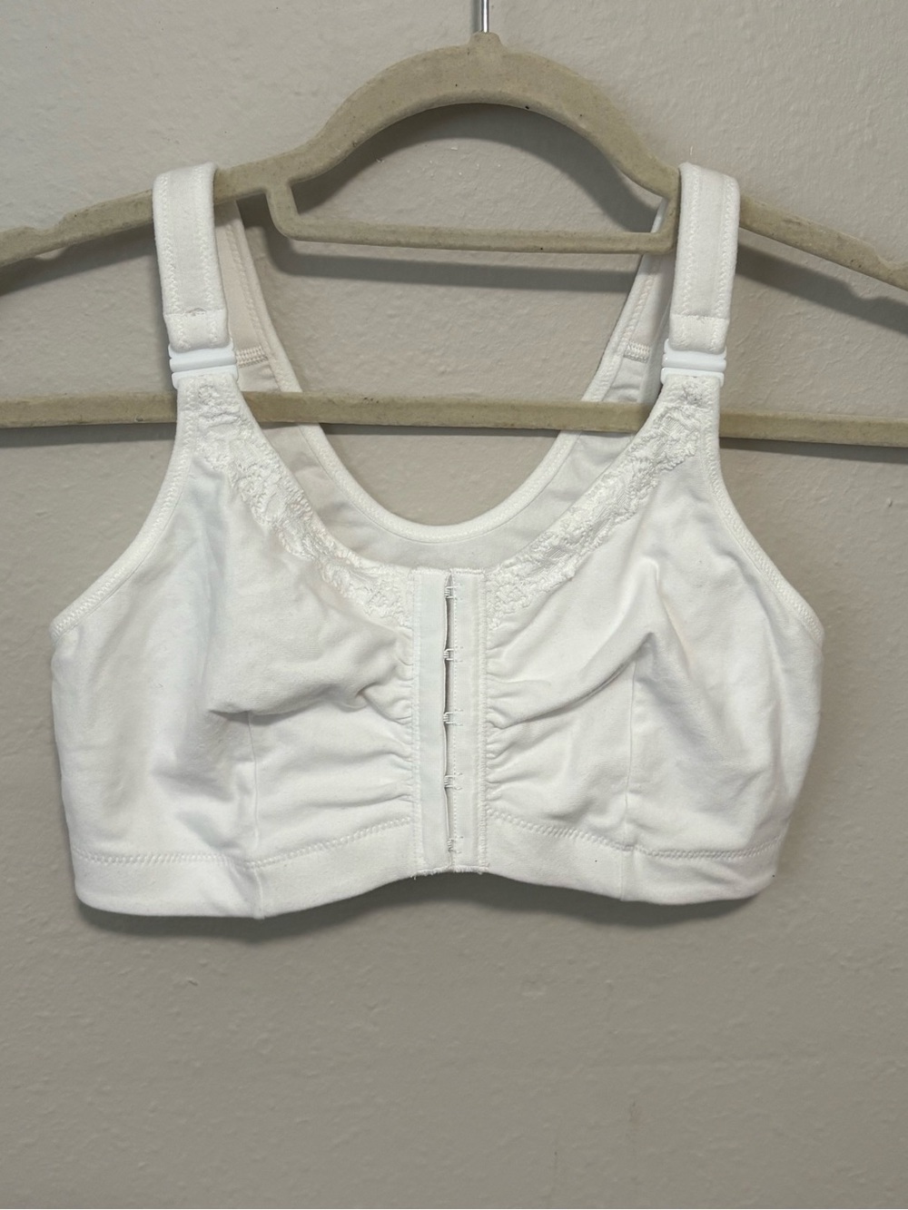Amoena NWT White Post Surgical Front Closure Bra Size S